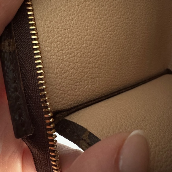 Louis Vuitton Monogram Toiletry 19 Pouch - Picture 6 of 6